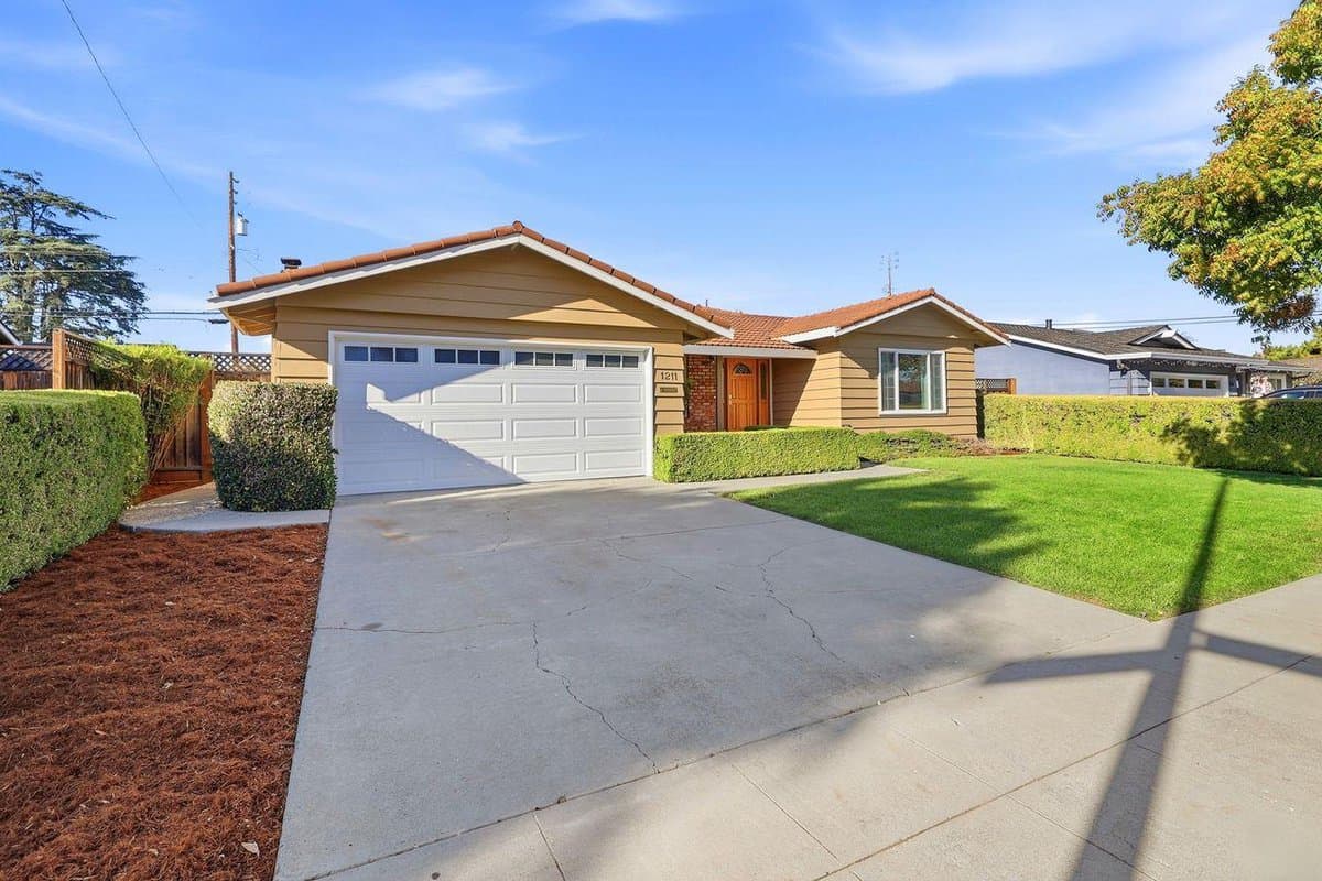 1211 Greenmoor Drive - Photo 3