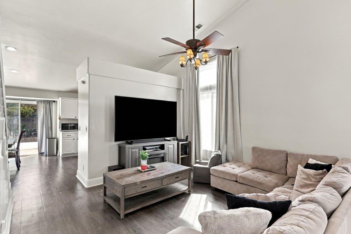 201 Le Chateau Drive - Photo 4