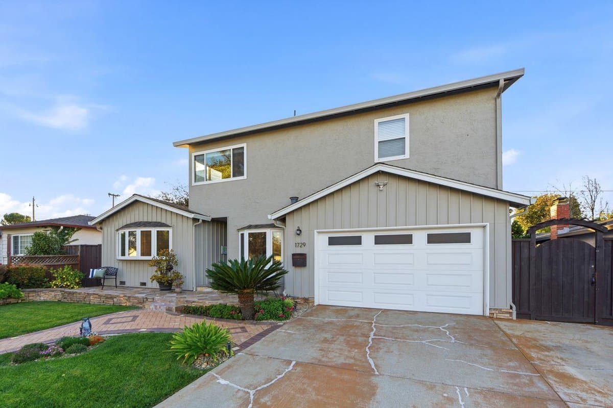 1729 Hayford Drive - Photo 2