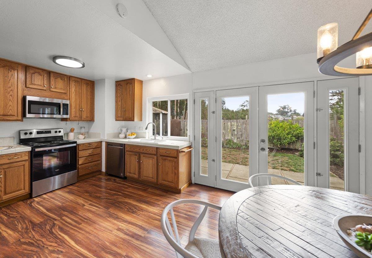 200 Coral Reef Avenue - Photo 2