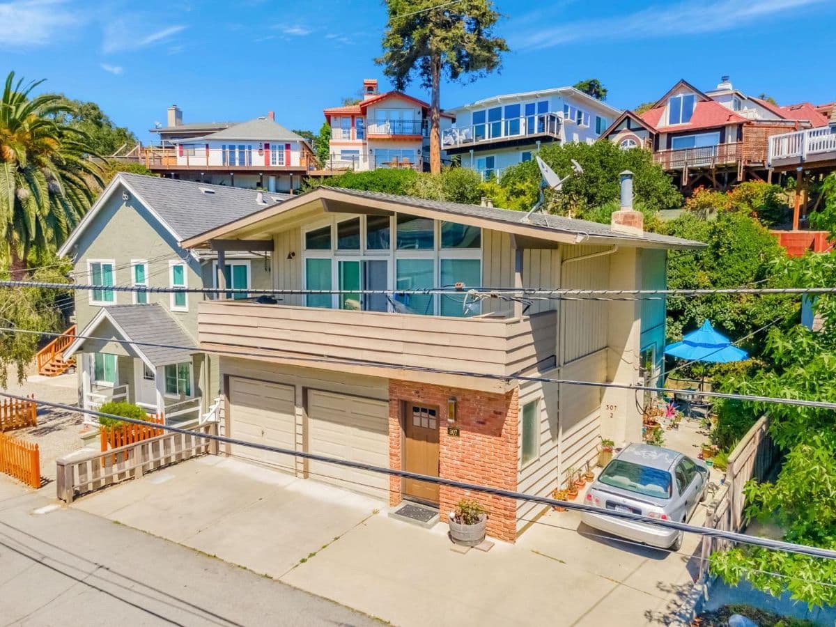 307 Treasure Island - Photo 2