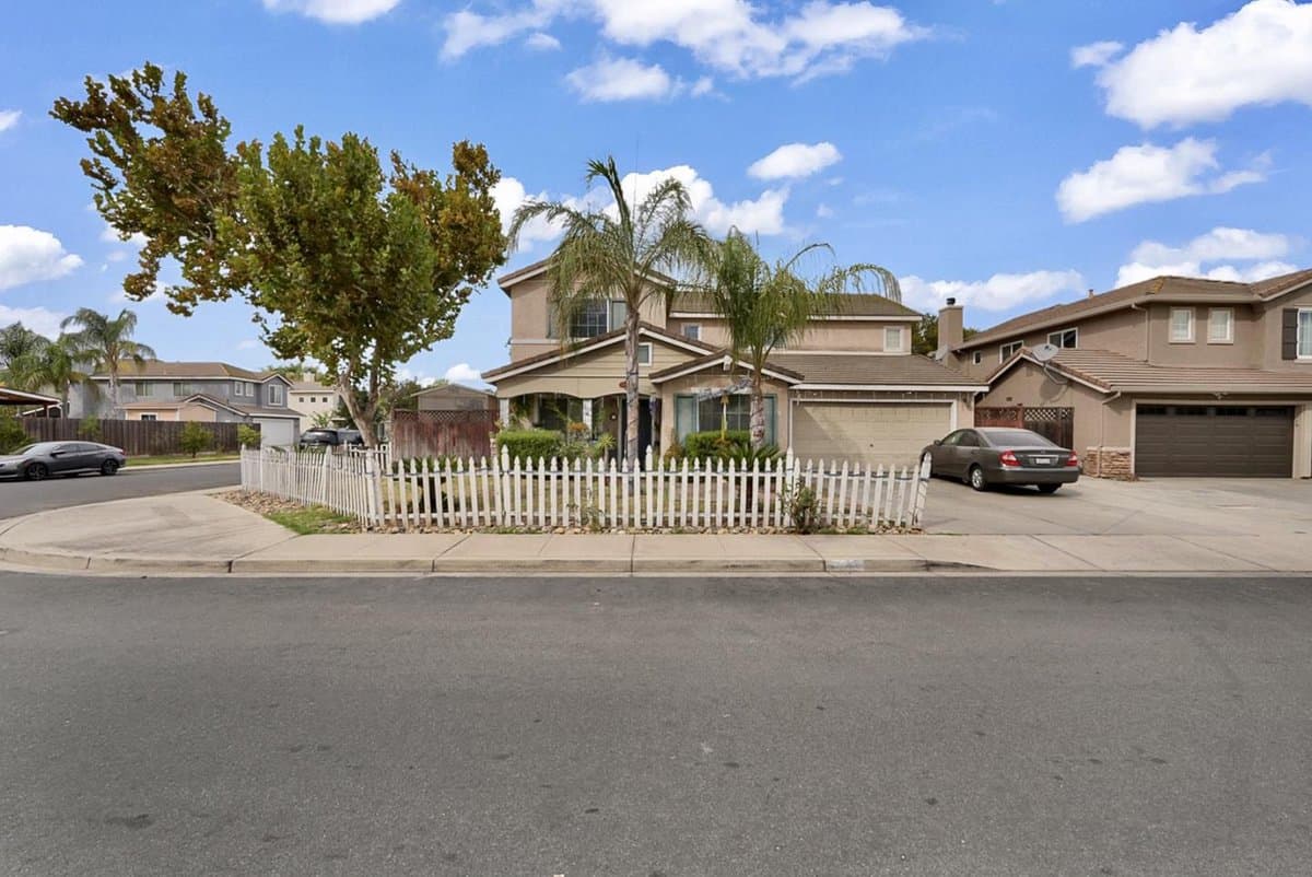 825 Rolling Oak Court - Photo 1