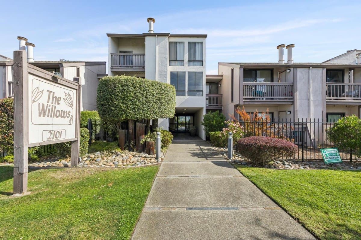 2101 Shoreline Drive #228 - Photo 2