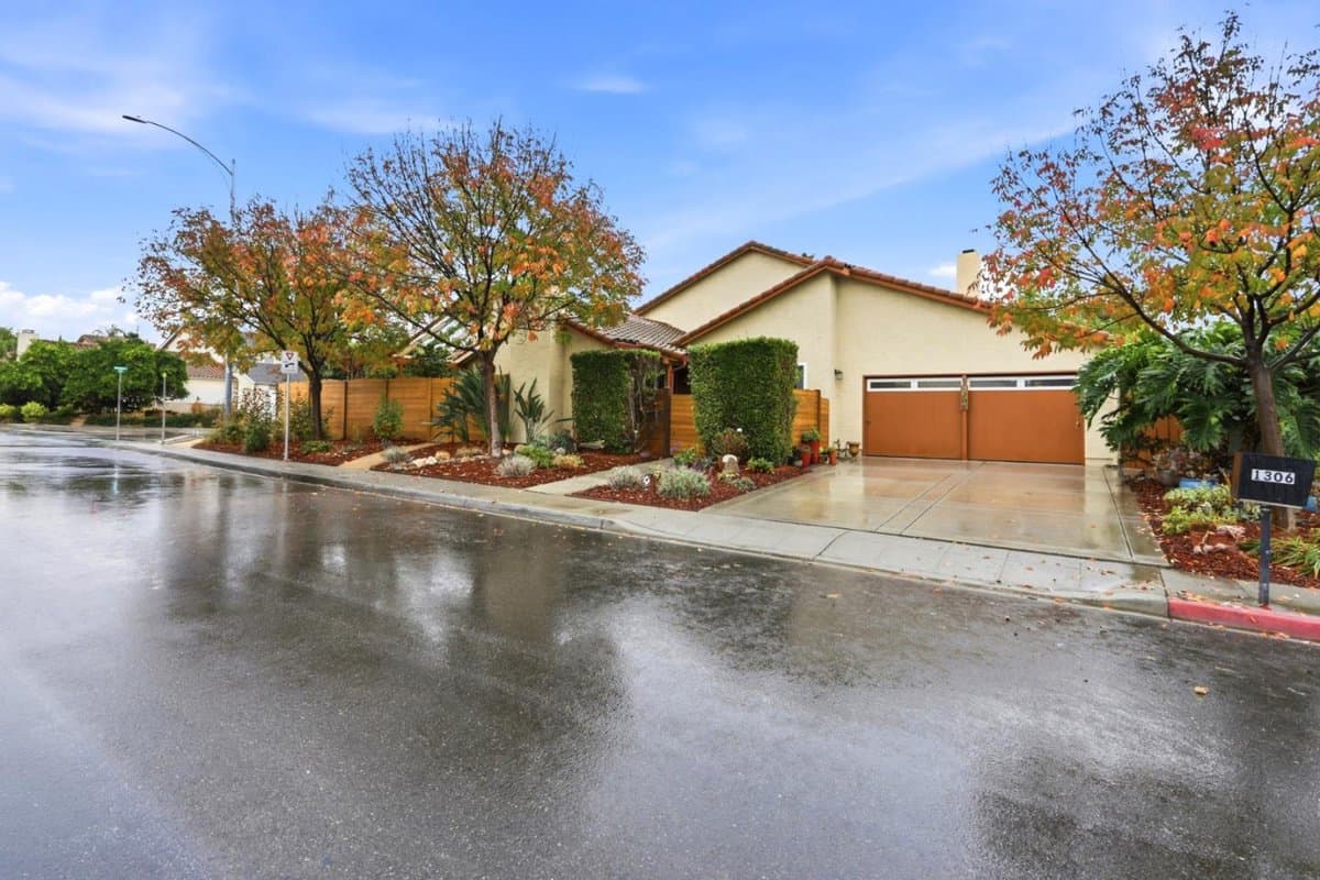 1306 Mount Shasta Avenue - Photo 2