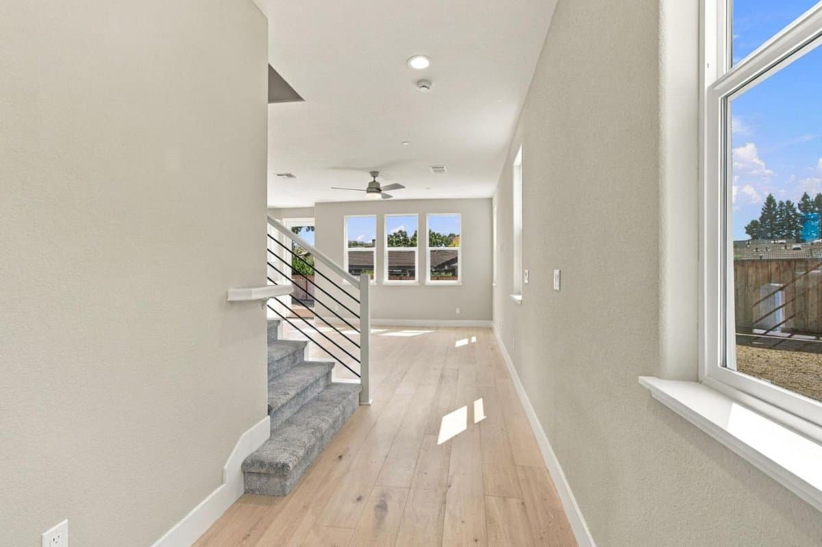 479 Sanchez Court - Photo 2