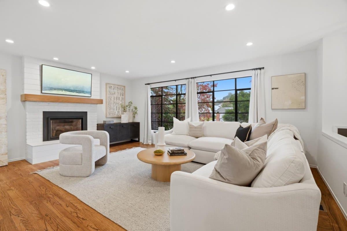 961 Cambridge Road - Photo 3