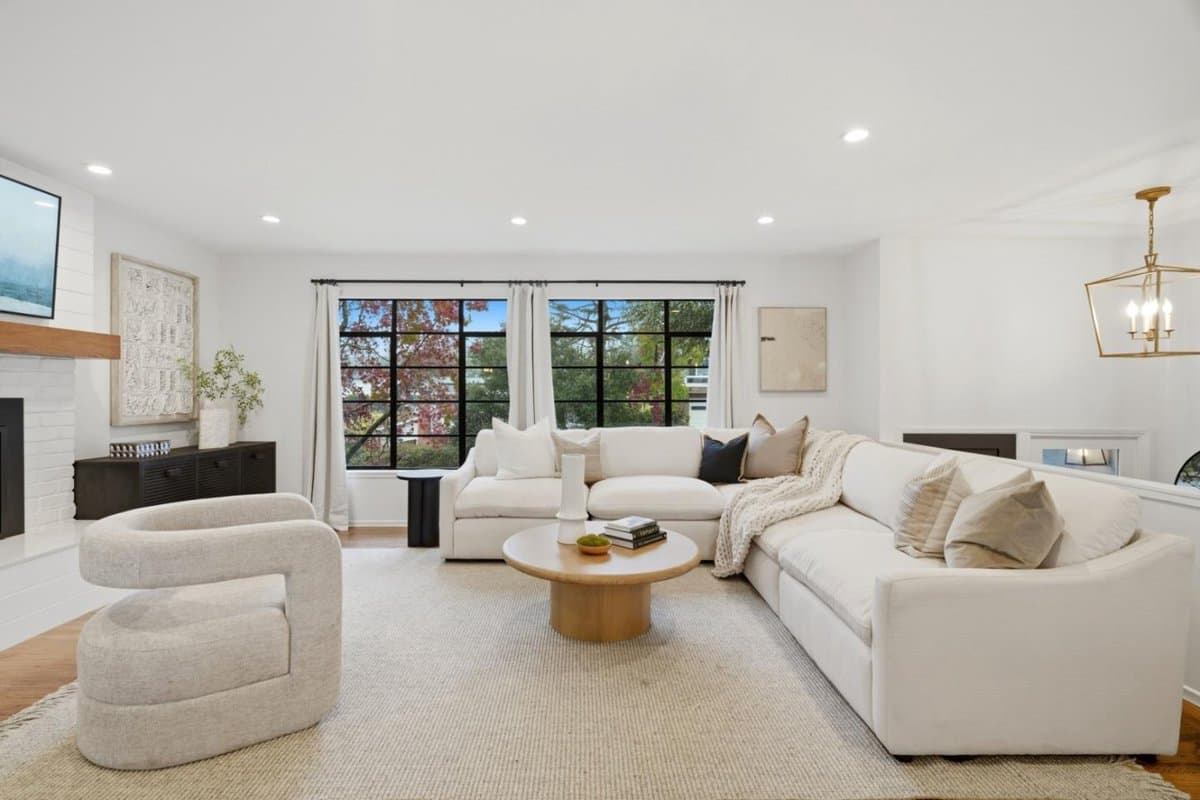 961 Cambridge Road - Photo 4