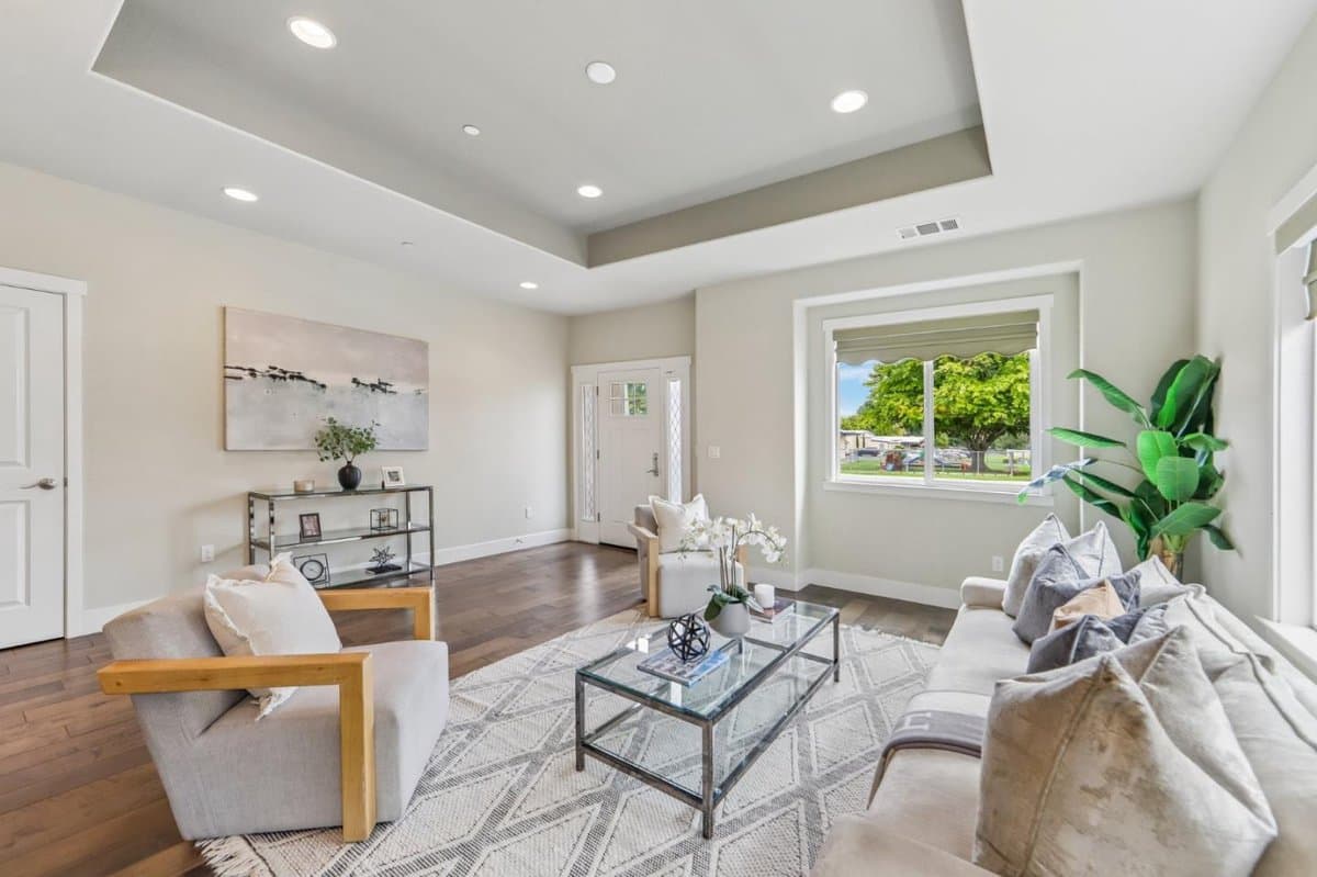 15 Colleen Way - Photo 3