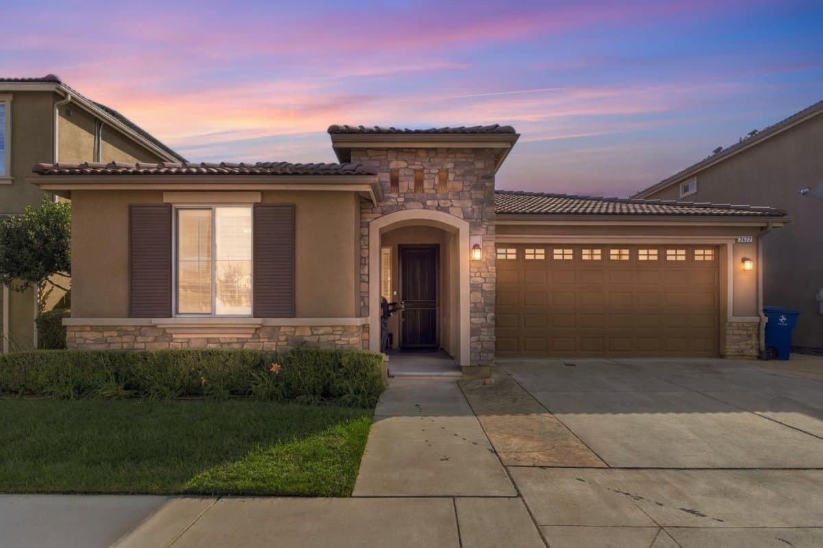 3472 Hampton Way - Photo 1