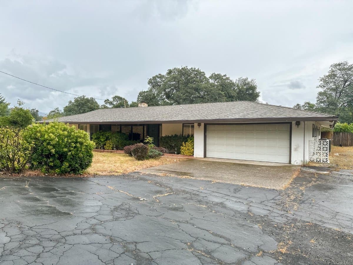 20521 Upper Hillview Drive - Photo 2