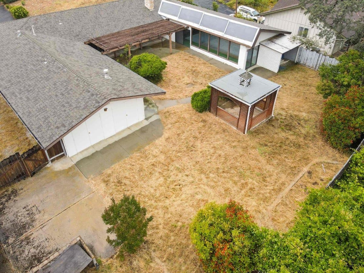20521 Upper Hillview Drive - Photo 3
