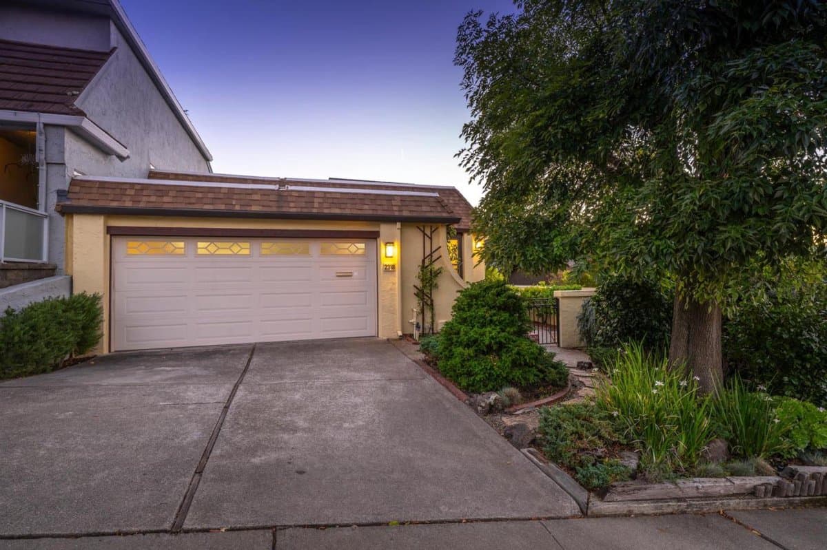 2318 Hastings Drive - Photo 2