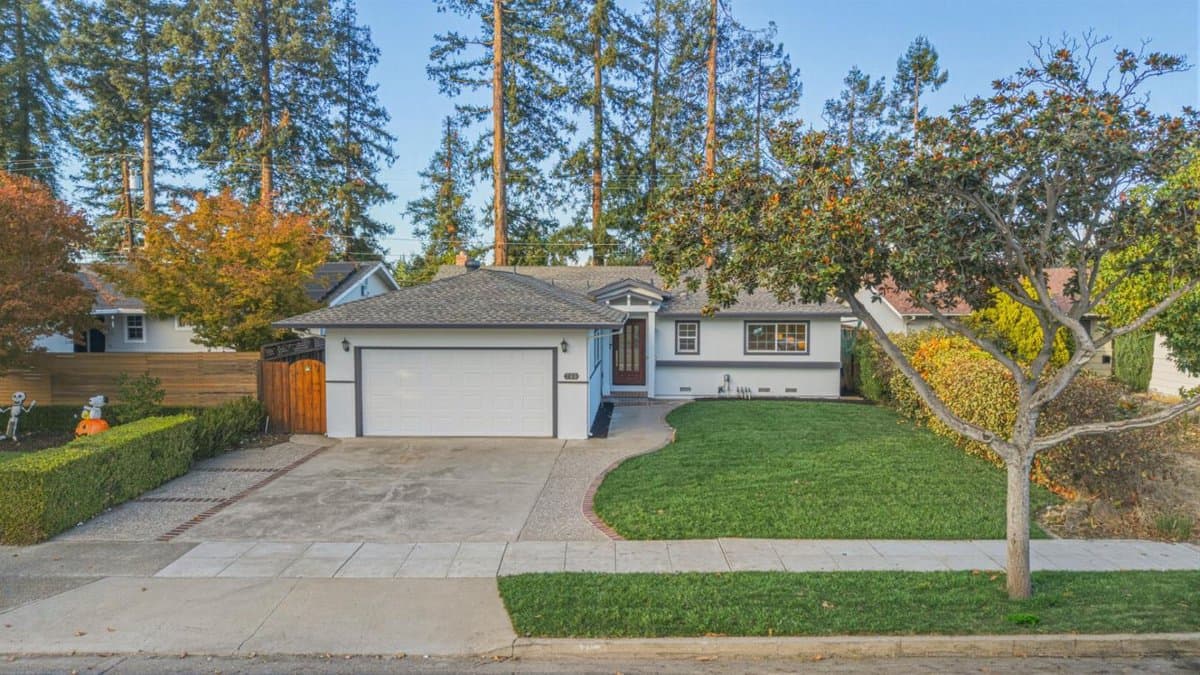 789 Iris Avenue - Photo 2