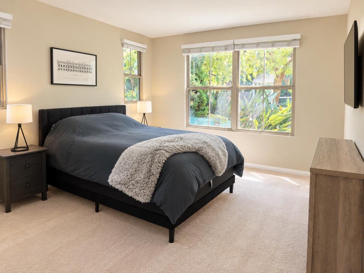 83 Mayfair - Photo 2
