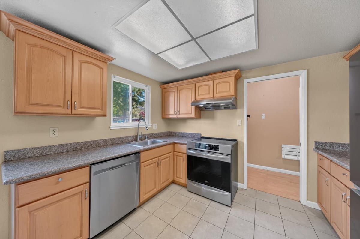 1099 North Abbott Avenue - Photo 4