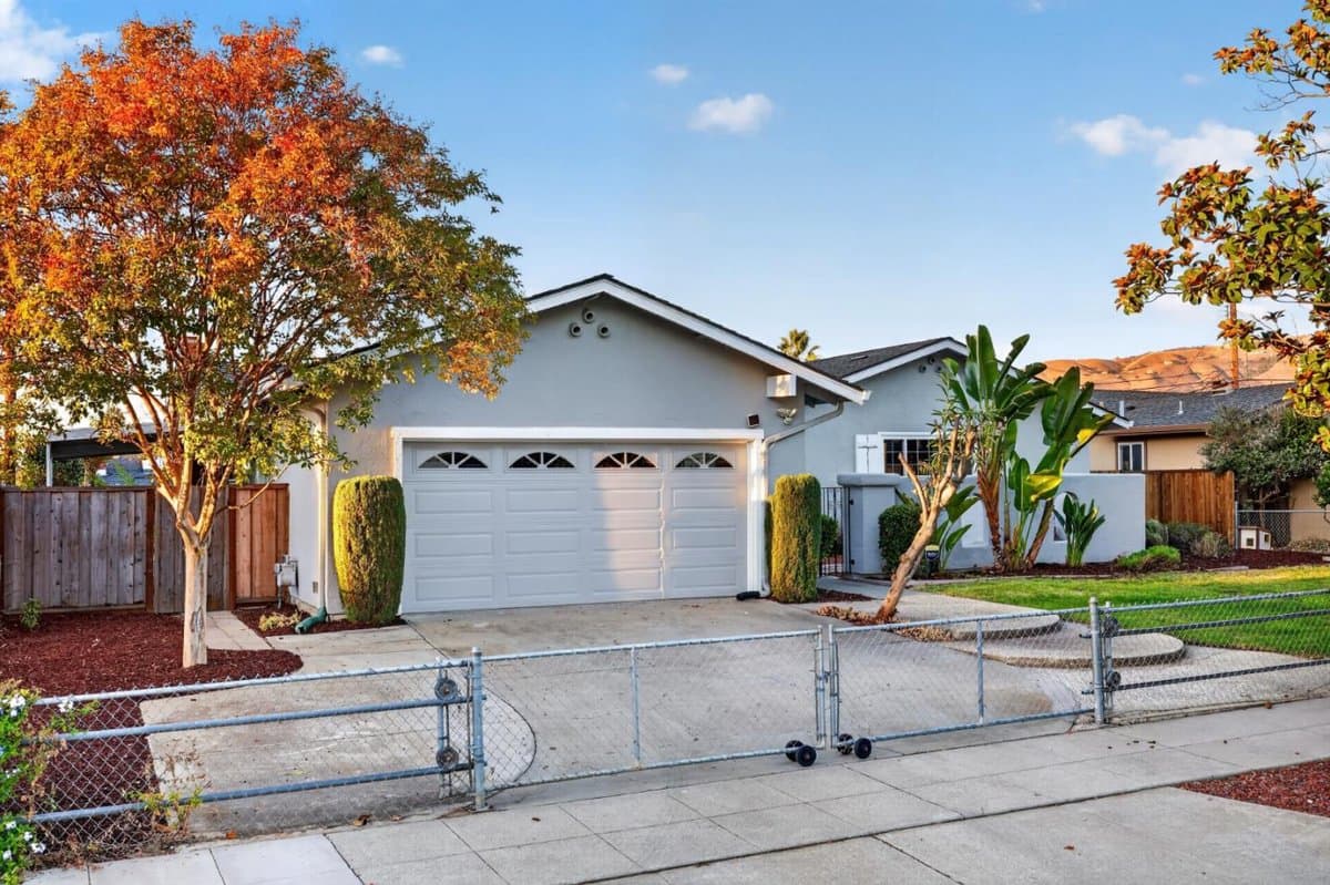 2729 Los Altos Drive - Photo 3