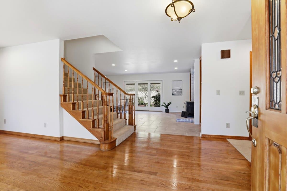 215 Chateau Drive - Photo 4