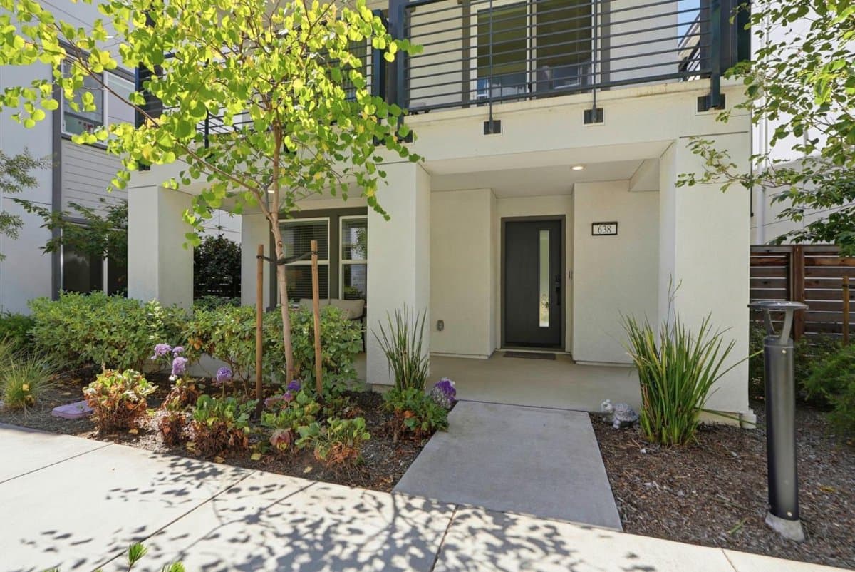 638 EUCALYPTUS Way - Photo 1