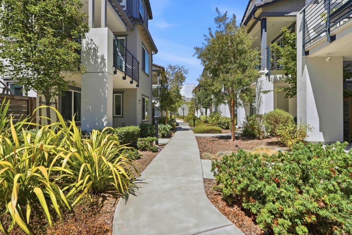 638 EUCALYPTUS Way - Photo 2
