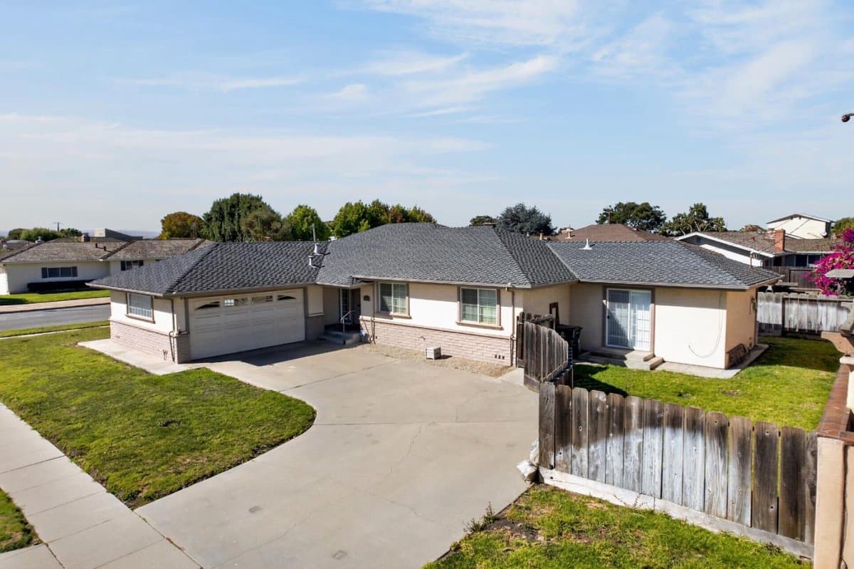 1052 Sierra Madre Drive - Photo 3
