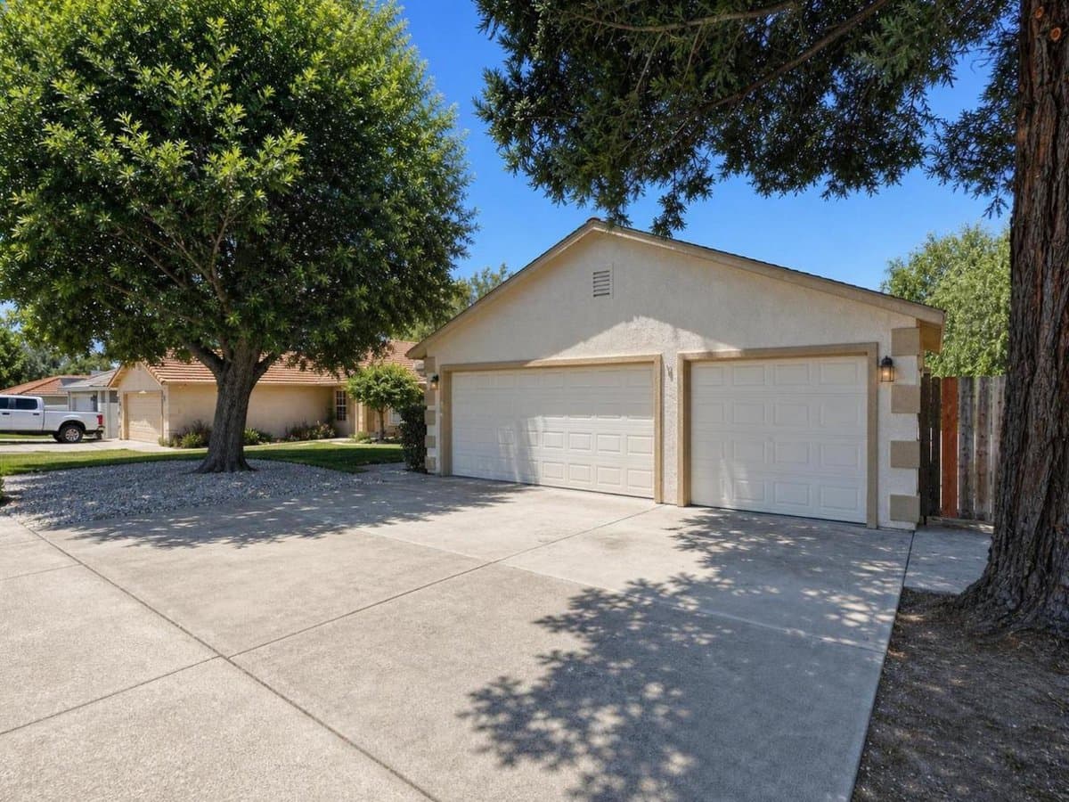 1574 Sun River Street - Photo 2