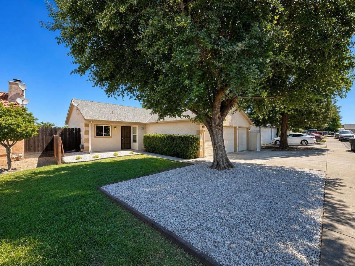 1574 Sun River Street - Photo 3