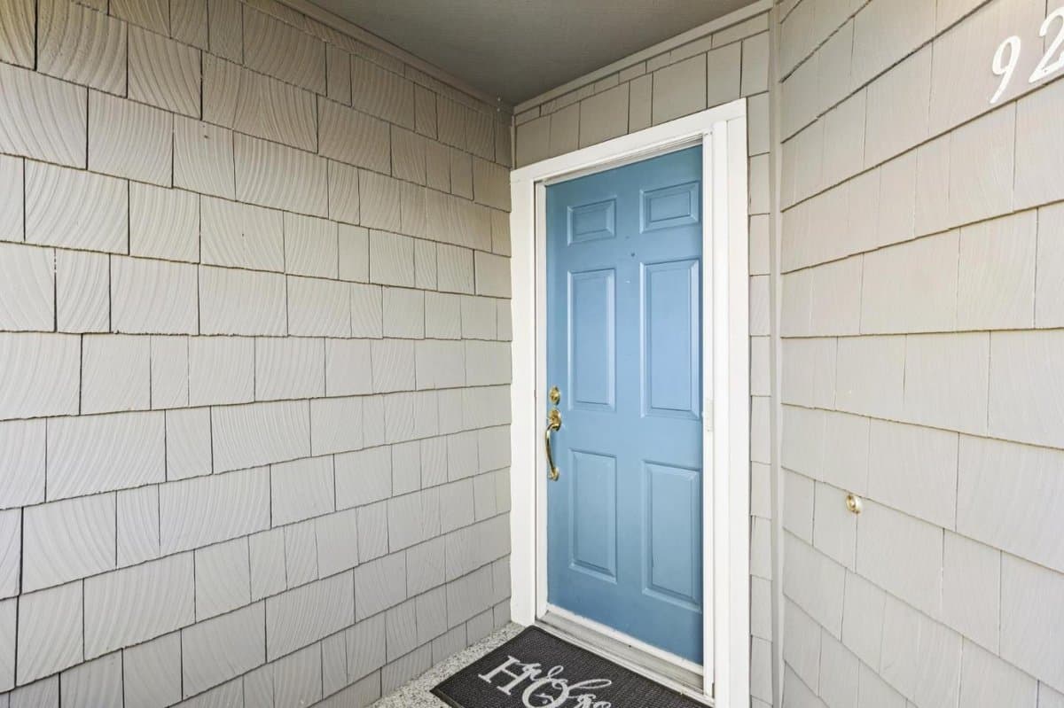927 Shoreline Drive - Photo 4
