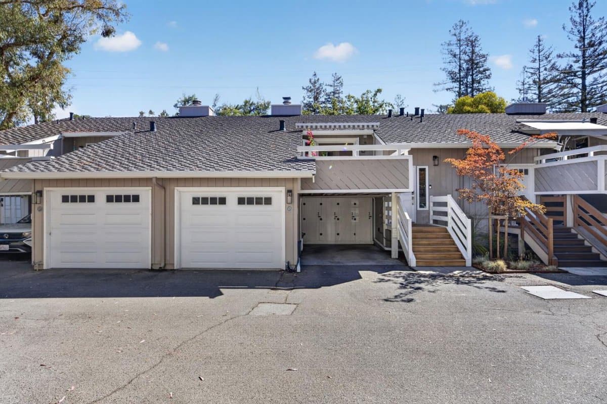 175 Villa Avenue - Photo 1
