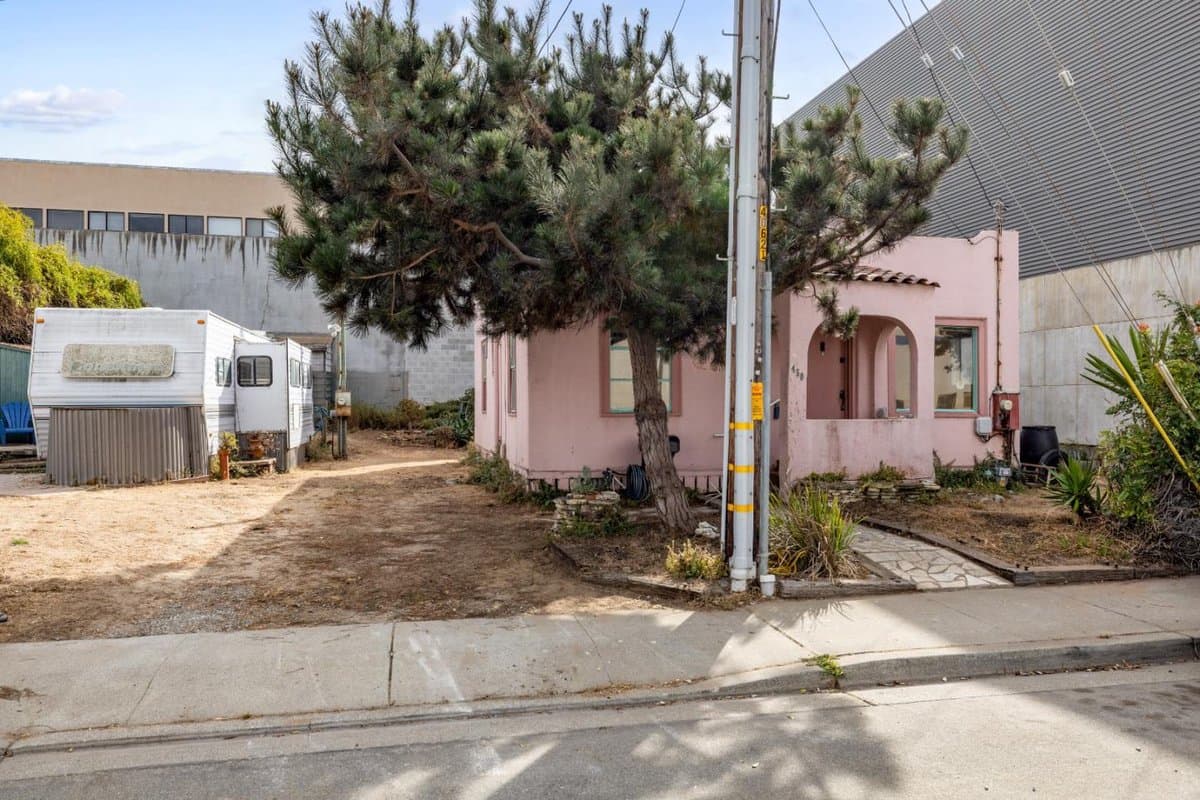 450 Ortiz Avenue - Photo 1