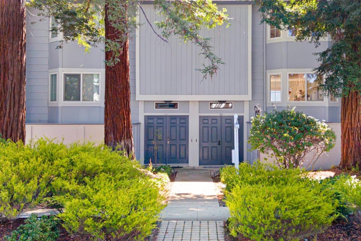 821 Montgomery Street - Photo 2