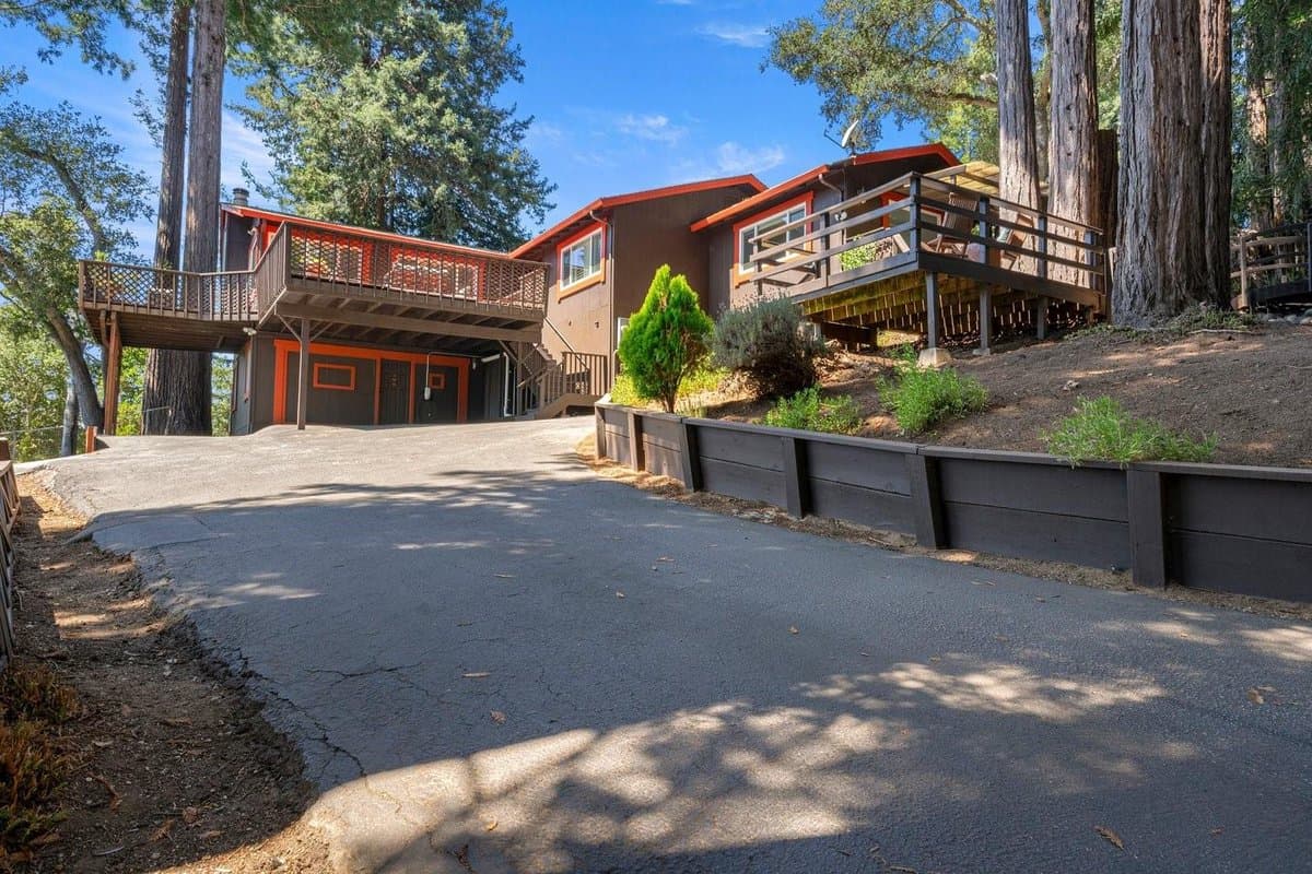 599 Hacienda Drive - Photo 2