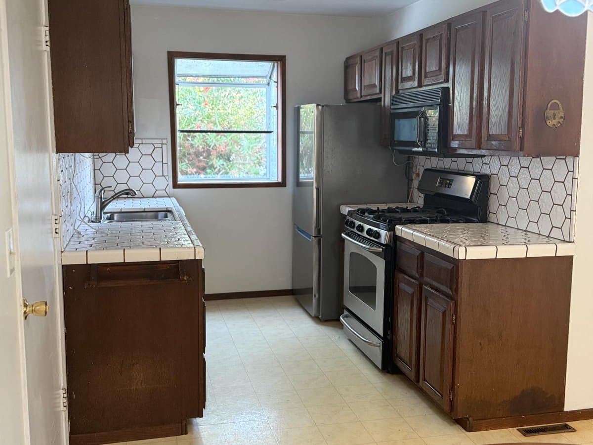 1041 Crespi Drive - Photo 2