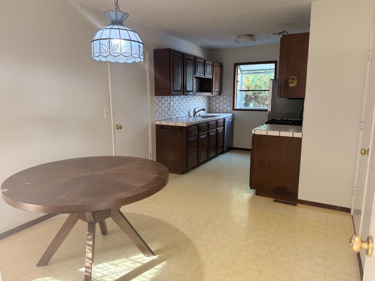 1041 Crespi Drive - Photo 4