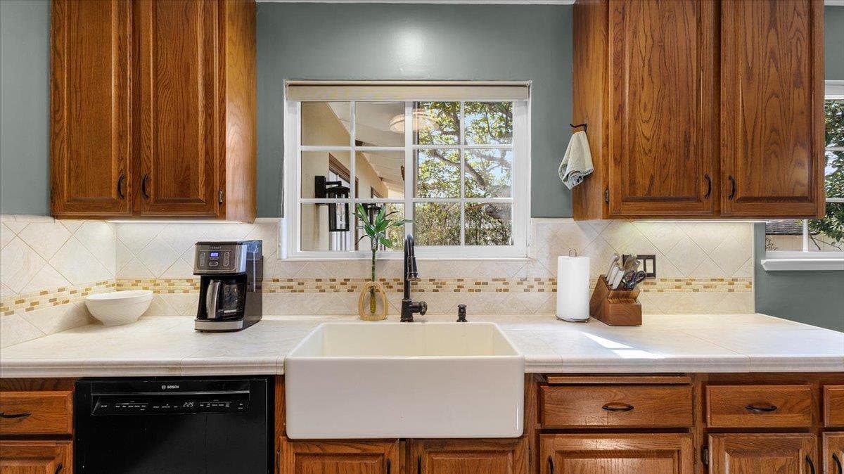 230 Michael Drive - Photo 5