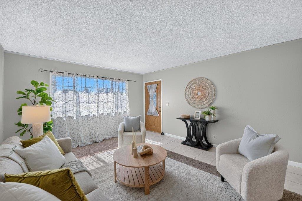 672 Bronte Avenue - Photo 3