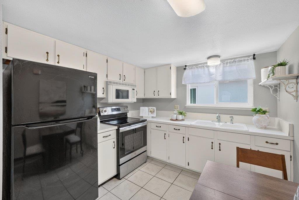 672 Bronte Avenue - Photo 4