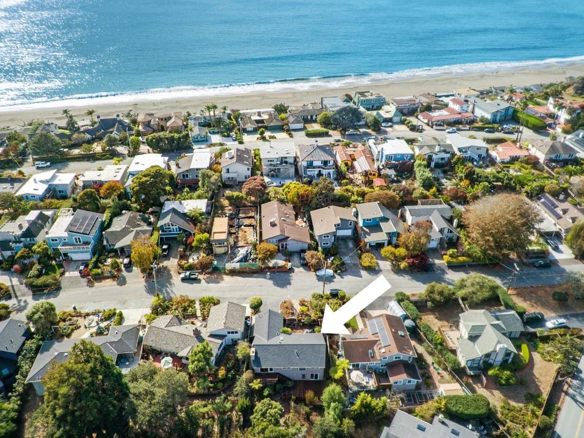 684 Bayview Drive - Photo 2