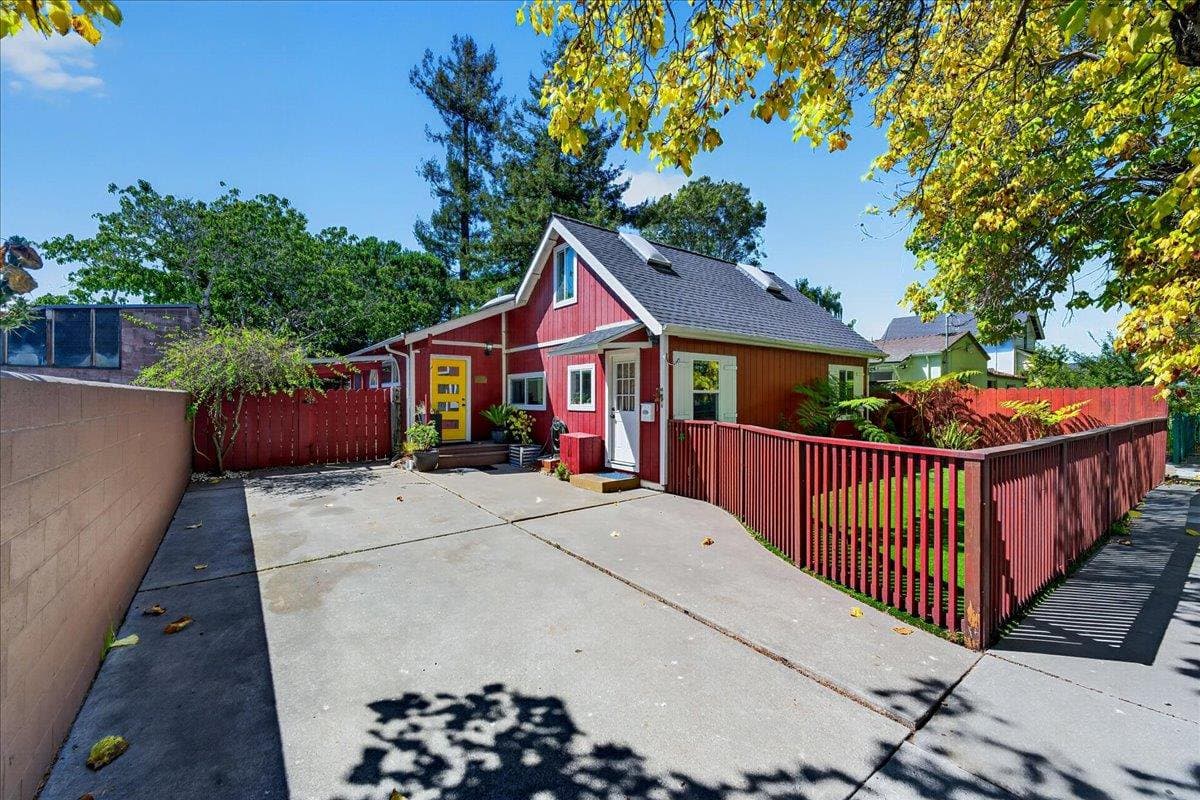 115 Catalpa Street - Photo 4