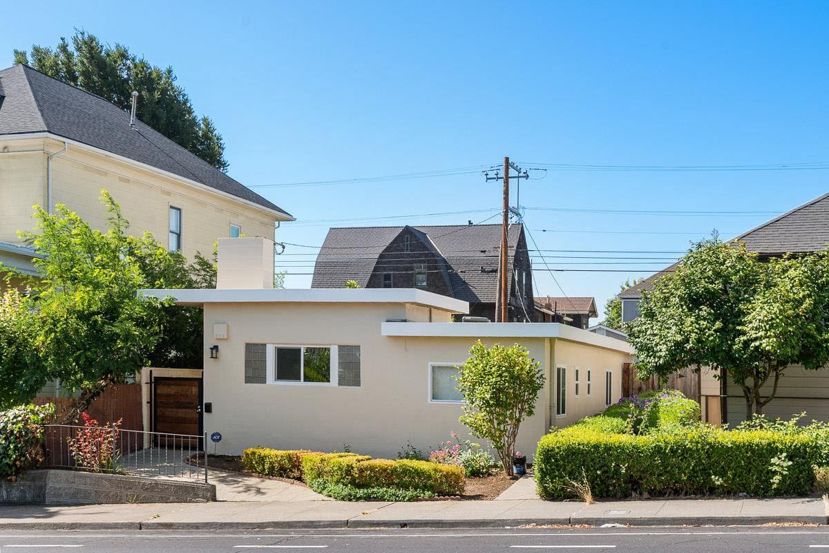 841 Georgia Street - Photo 2