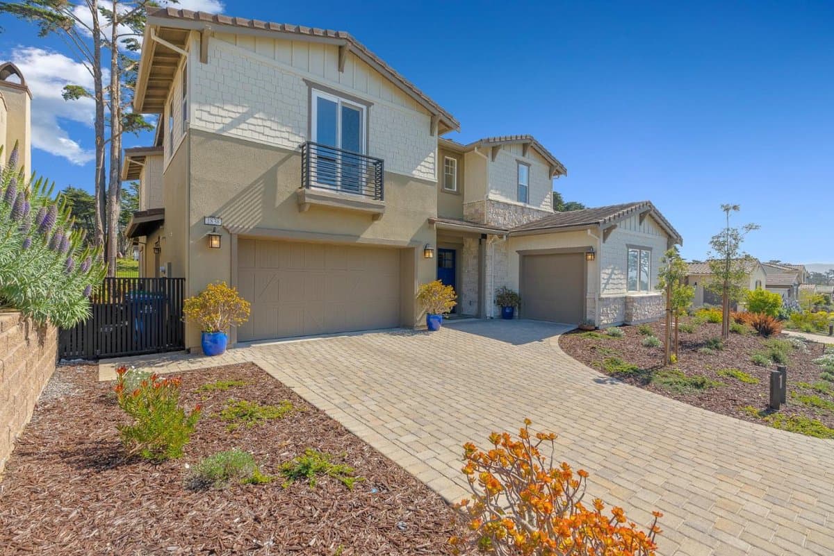 1838 Links Drive - Photo 2