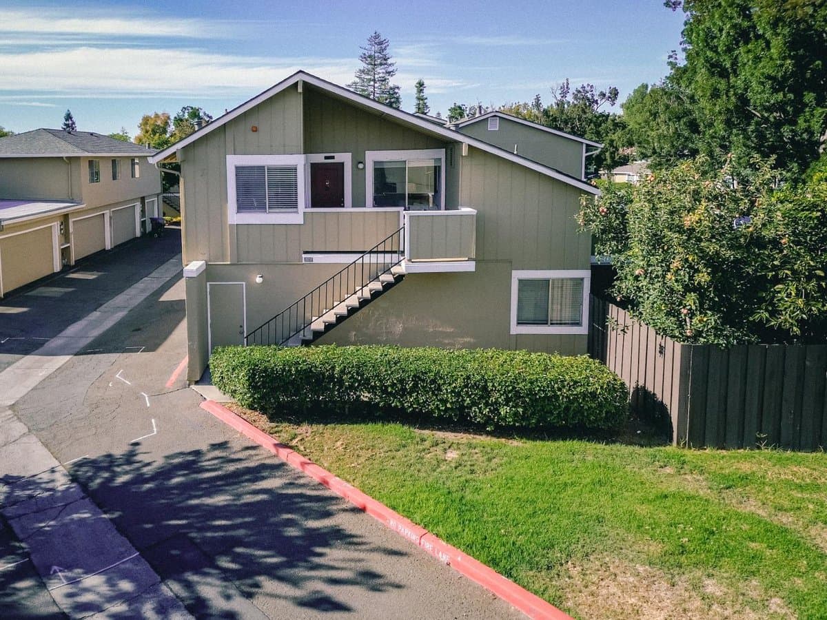 2227 Warfield Way #B - Photo 3