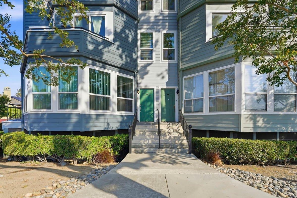 411 Park Avenue #105 - Photo 2