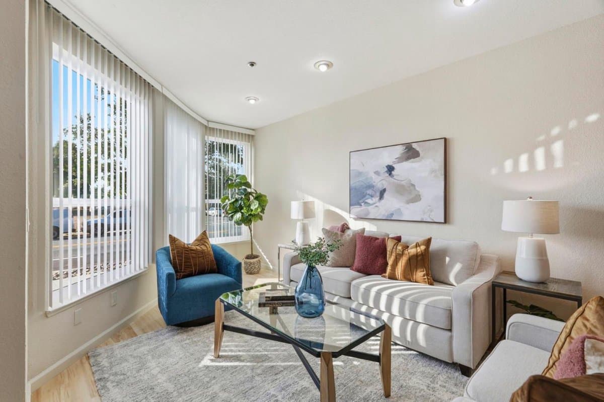 411 Park Avenue #105 - Photo 3