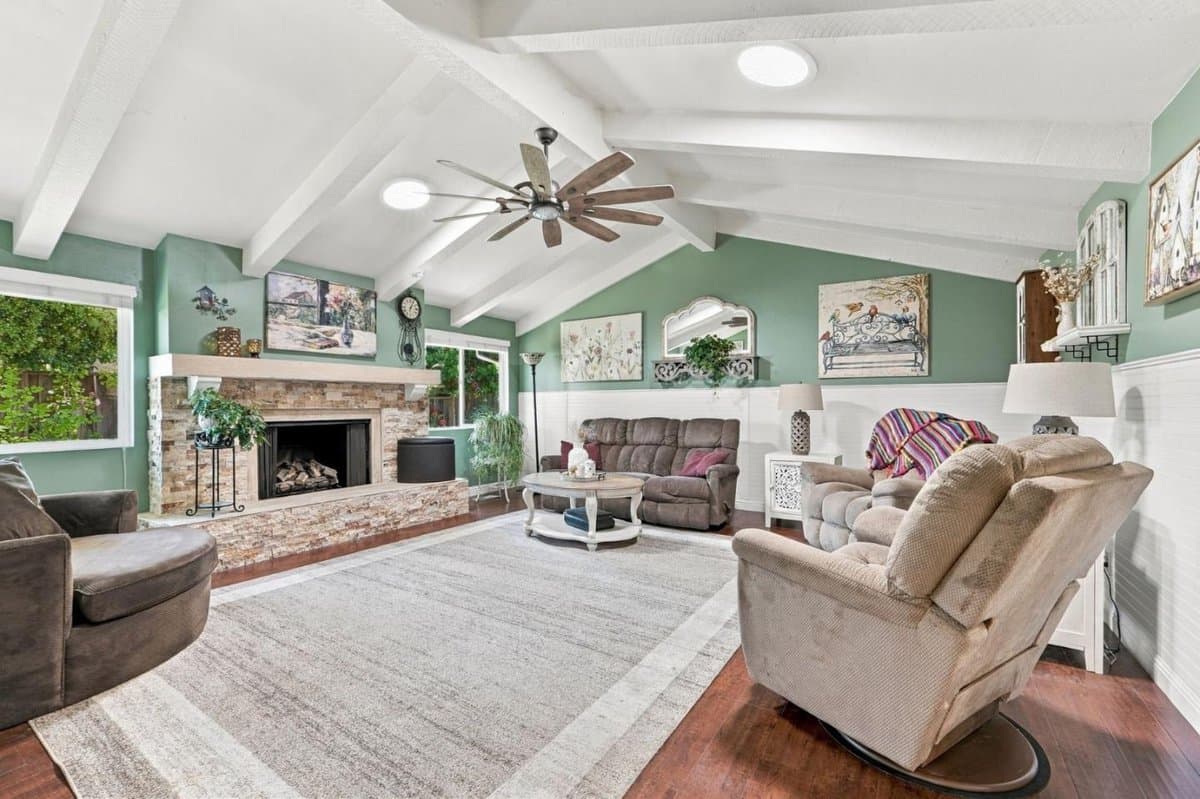 7580 Santa Barbara Drive - Photo 4