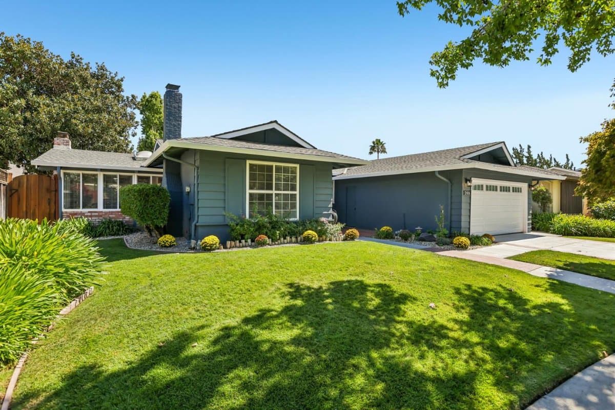 208 Colibri Court - Photo 1