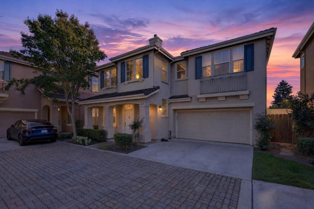 435 Nicholas Drive - Photo 2