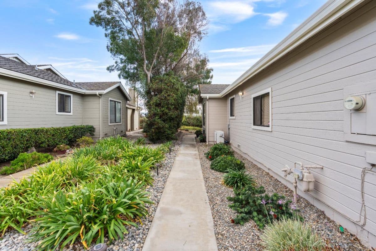 729 Helen Drive - Photo 3