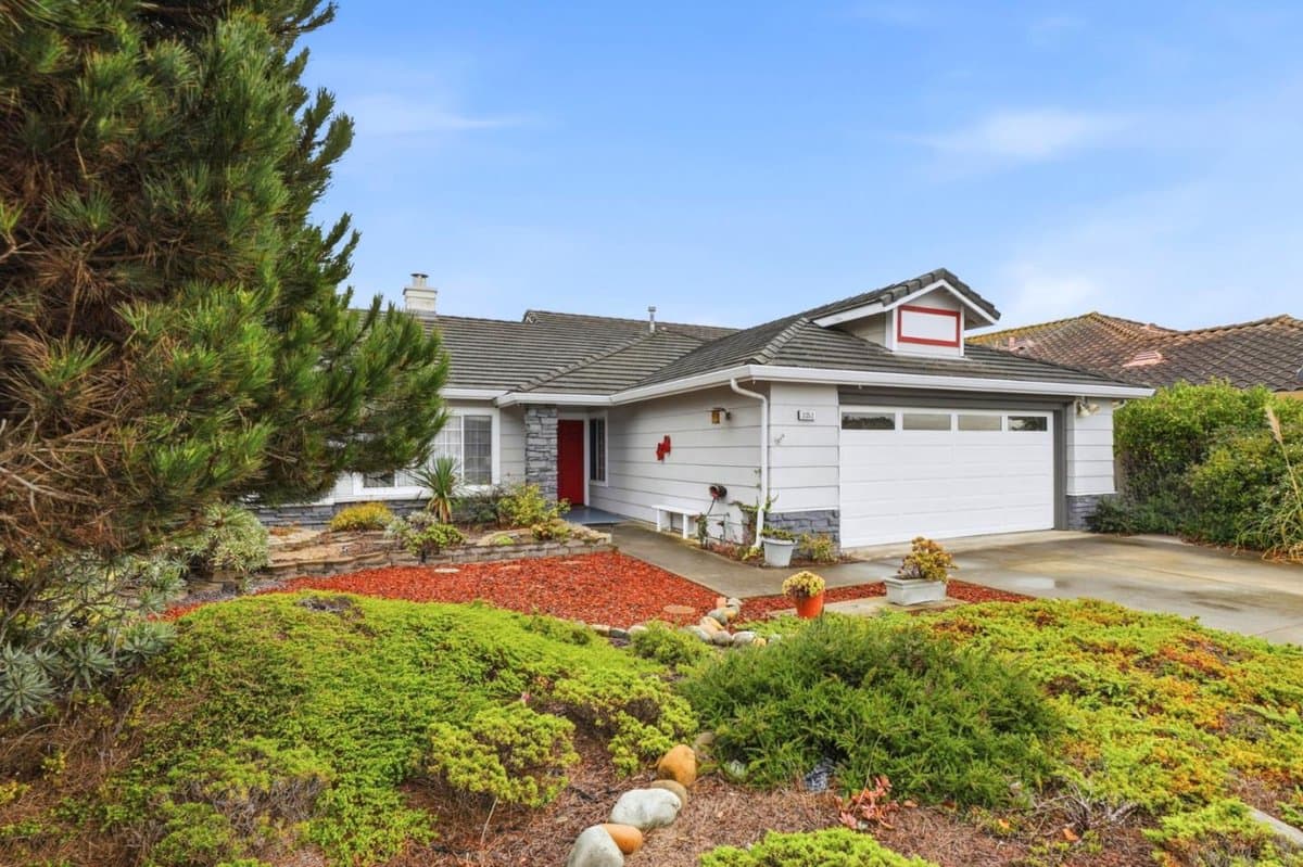 3352 Cardoza Avenue - Photo 2
