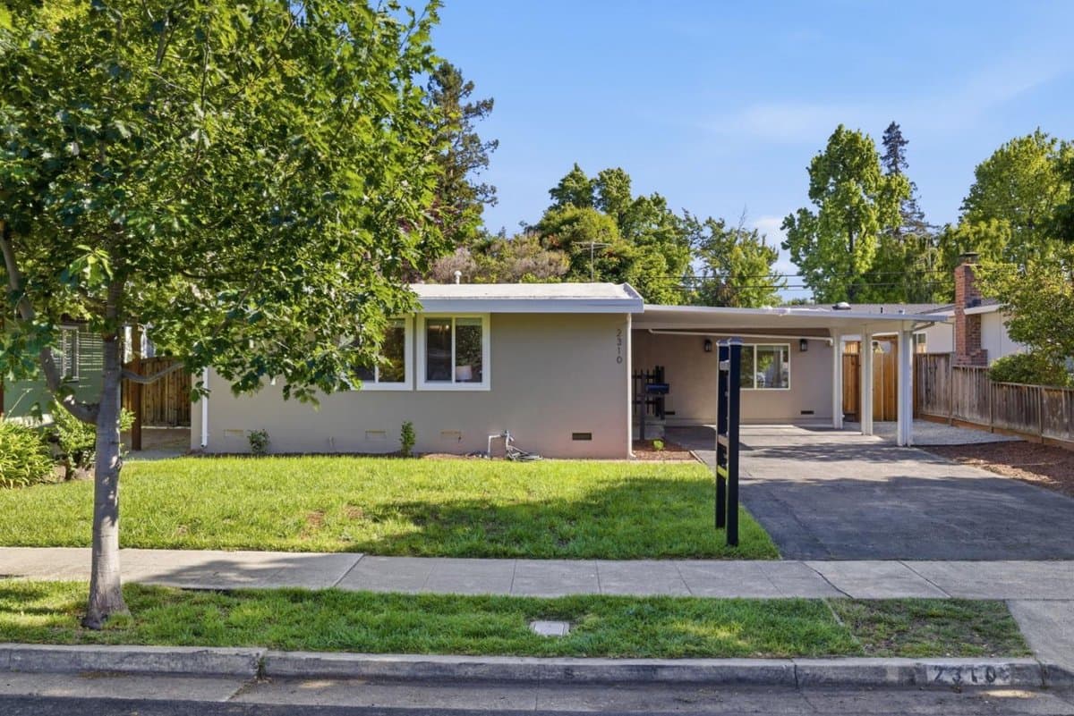 2310 Peachtree Lane - Photo 3