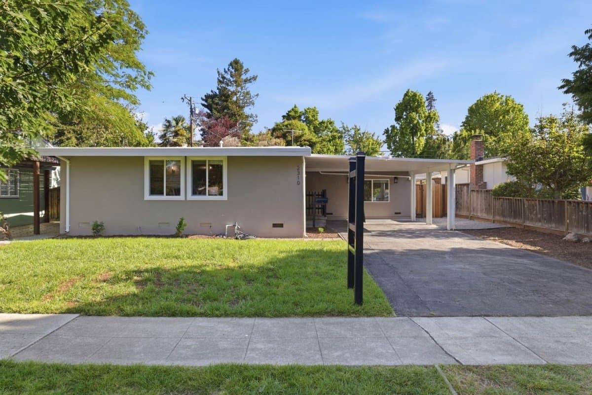 2310 Peachtree Lane - Photo 4